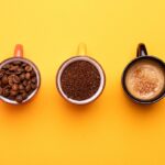 Immagine di diverse confezioni di caffè con etichette delle peggiori marche da evitare.